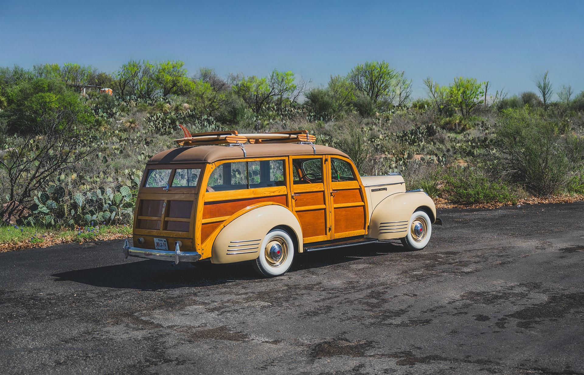 Klasyka w drewnie - Packard One-Ten Station Wagon z 1941 roku