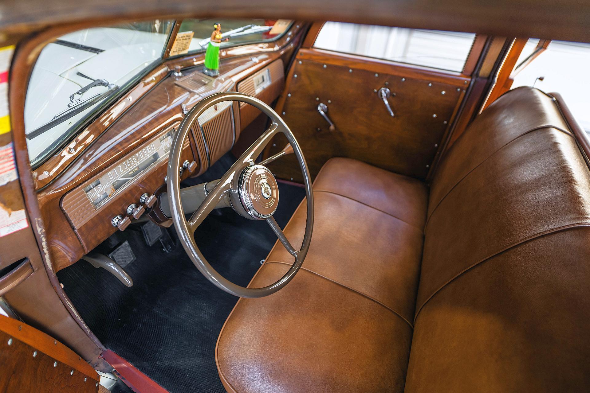 Klasyka w drewnie - Packard One-Ten Station Wagon z 1941 roku