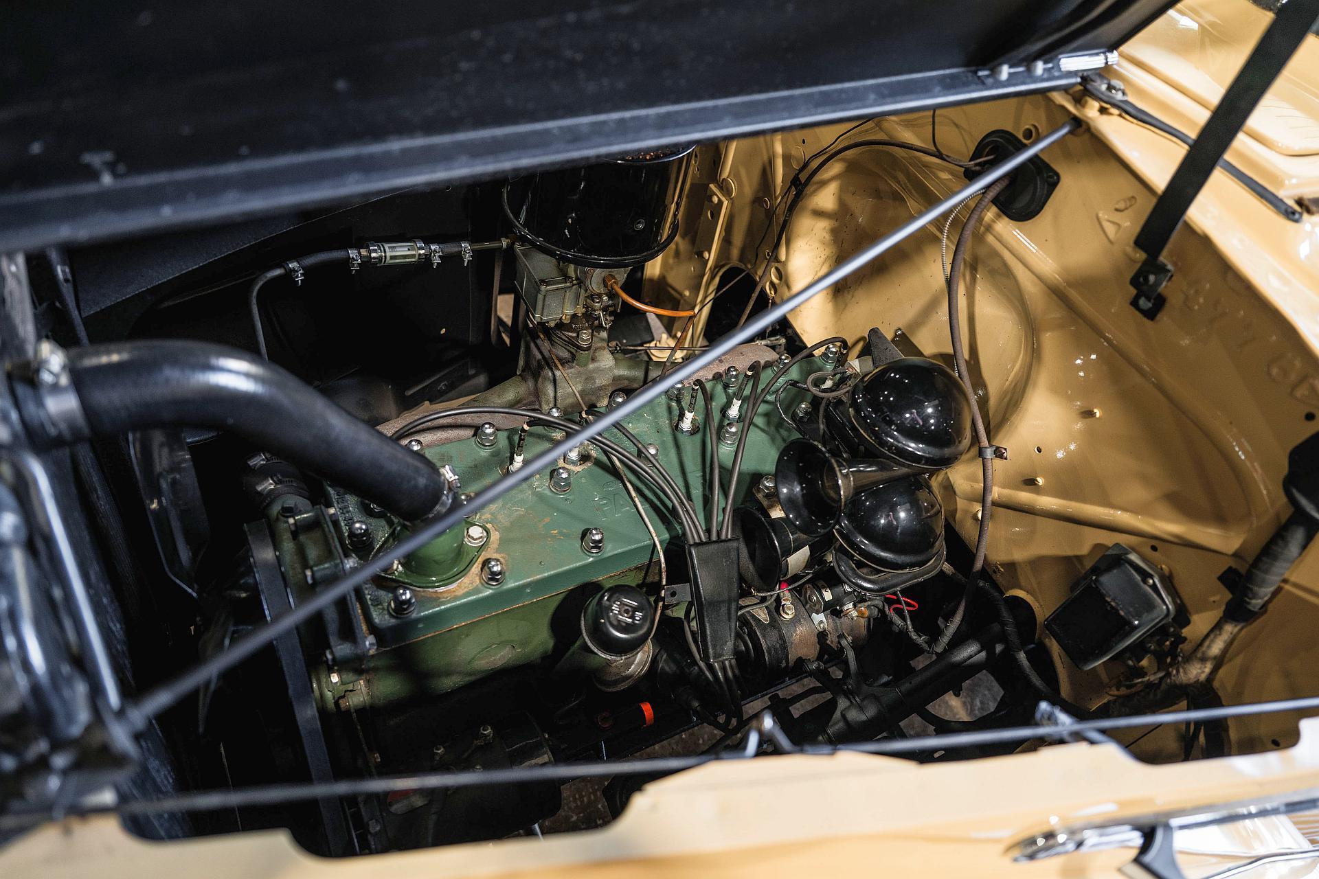 Klasyka w drewnie - Packard One-Ten Station Wagon z 1941 roku