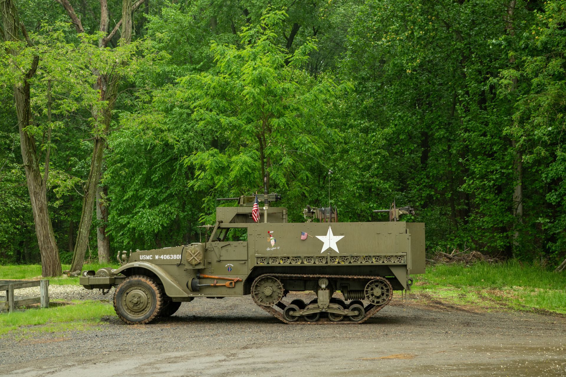 White M3A1 Half-Track - pancerny weteran II wojny światowej