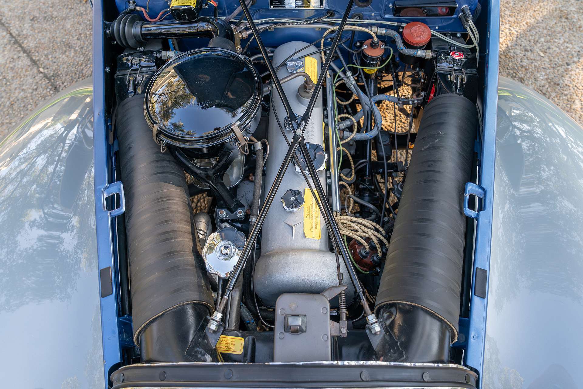 Elegancja w ruchu - wyjątkowy Mercedes-Benz 220 Saloon