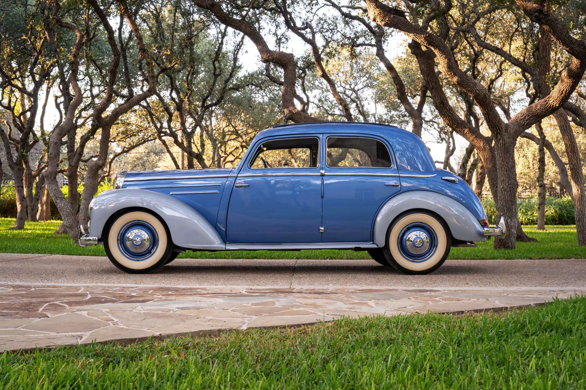 Elegancja w ruchu - wyjątkowy Mercedes-Benz 220 Saloon