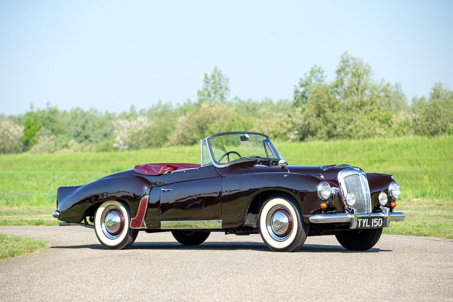 Daimler Conquest Drophead Coupé - arystokratyczny szyk na kołach