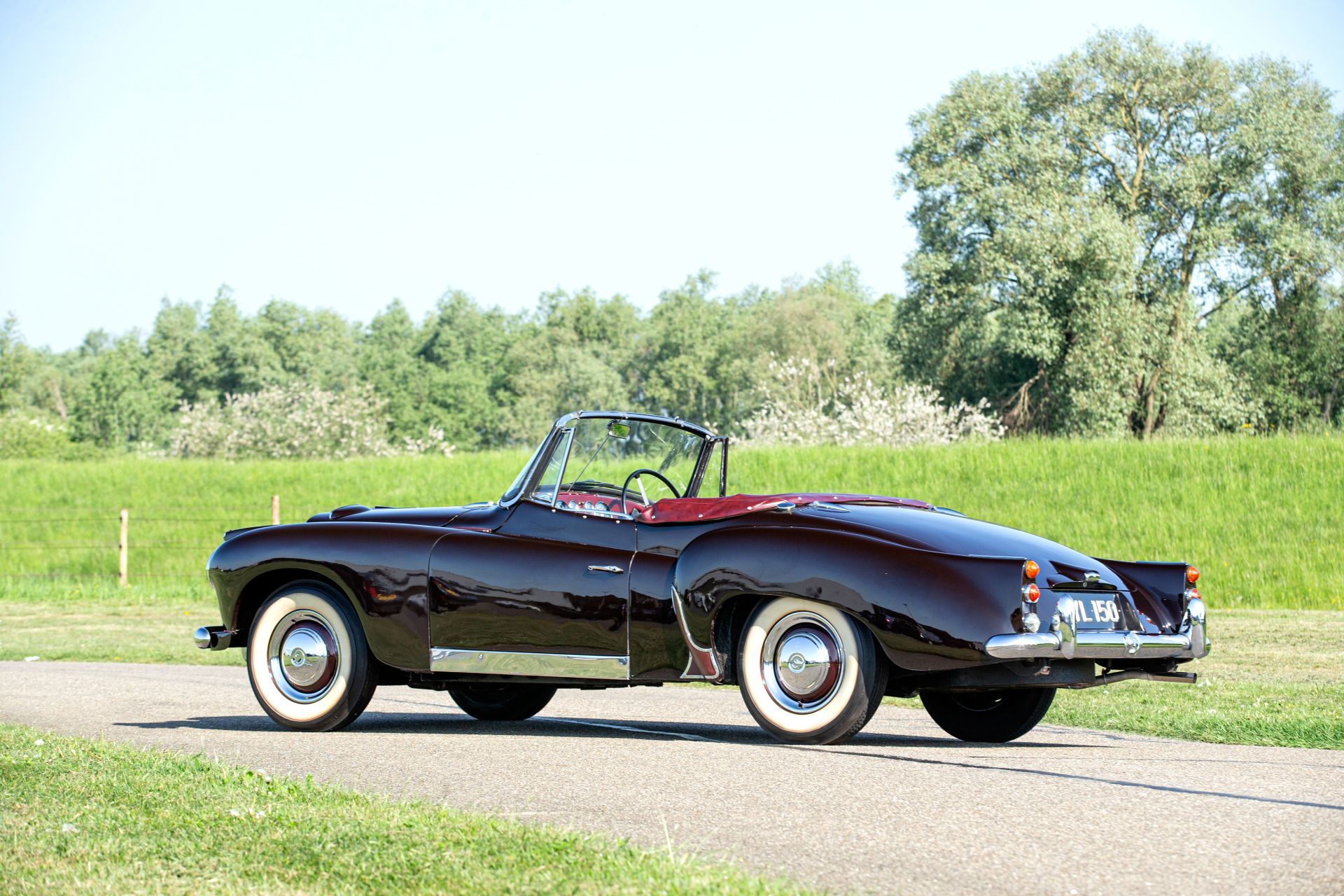 Daimler Conquest Drophead Coupé - arystokratyczny szyk na kołach