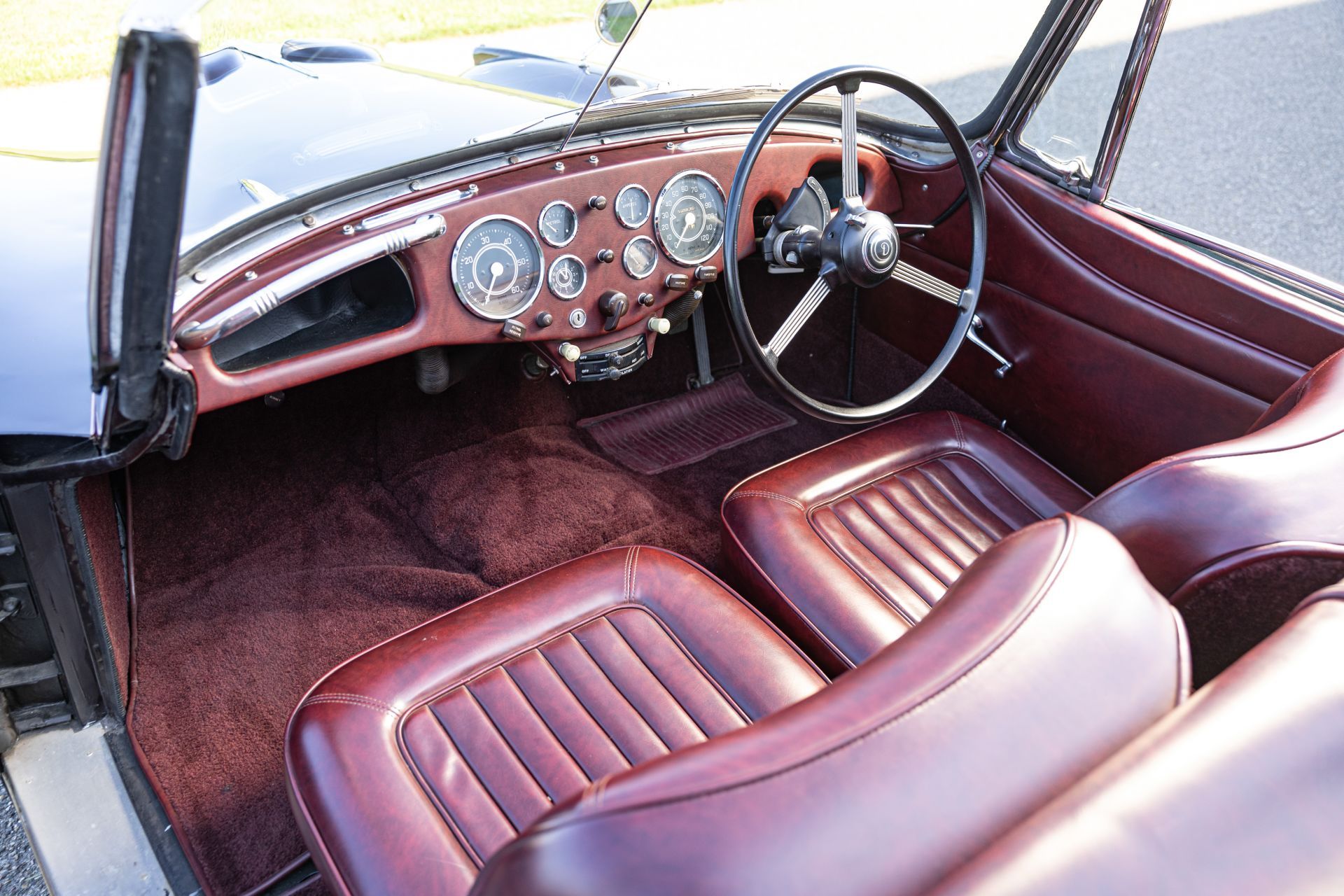 Daimler Conquest Drophead Coupé - arystokratyczny szyk na kołach