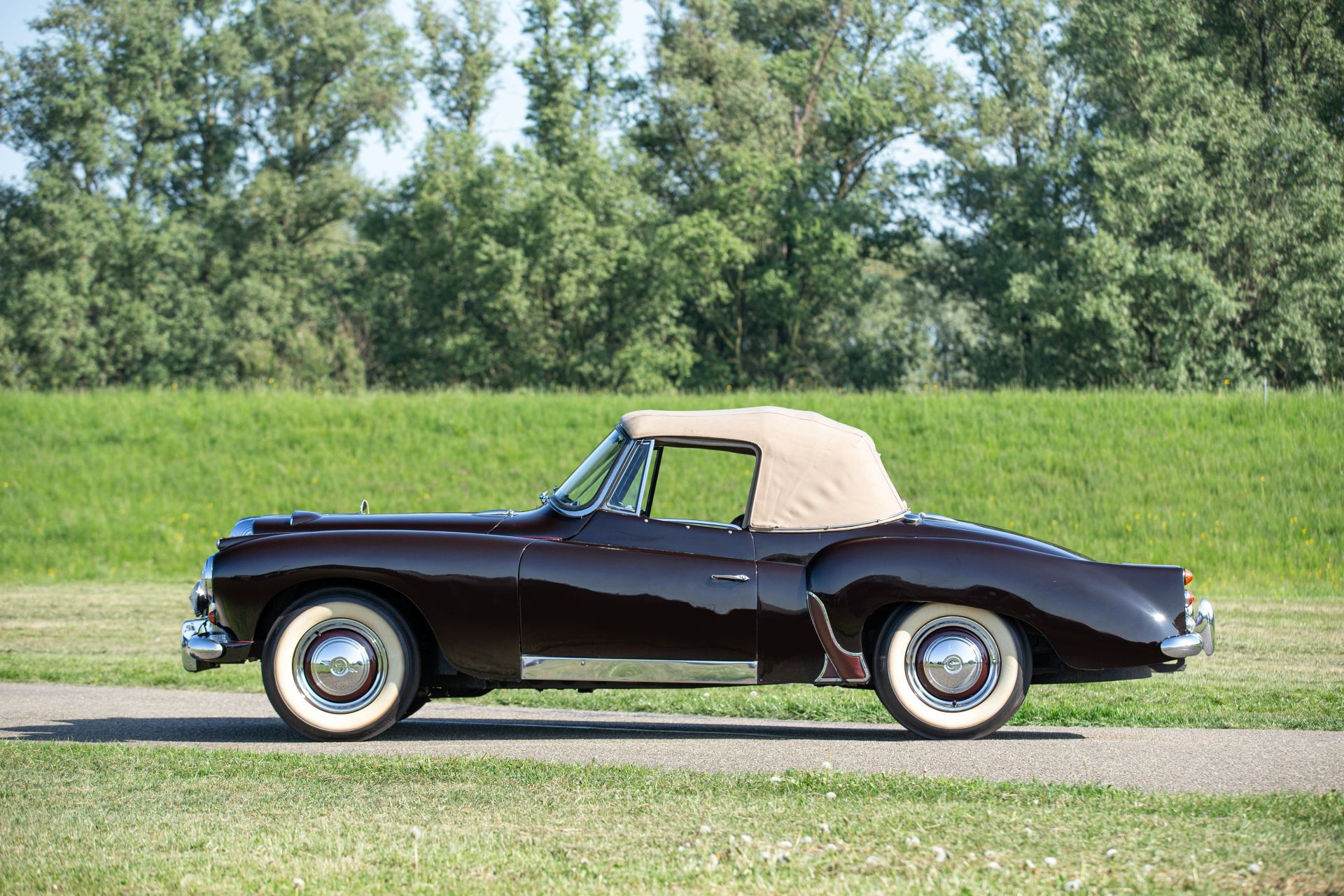 Daimler Conquest Drophead Coupé - arystokratyczny szyk na kołach