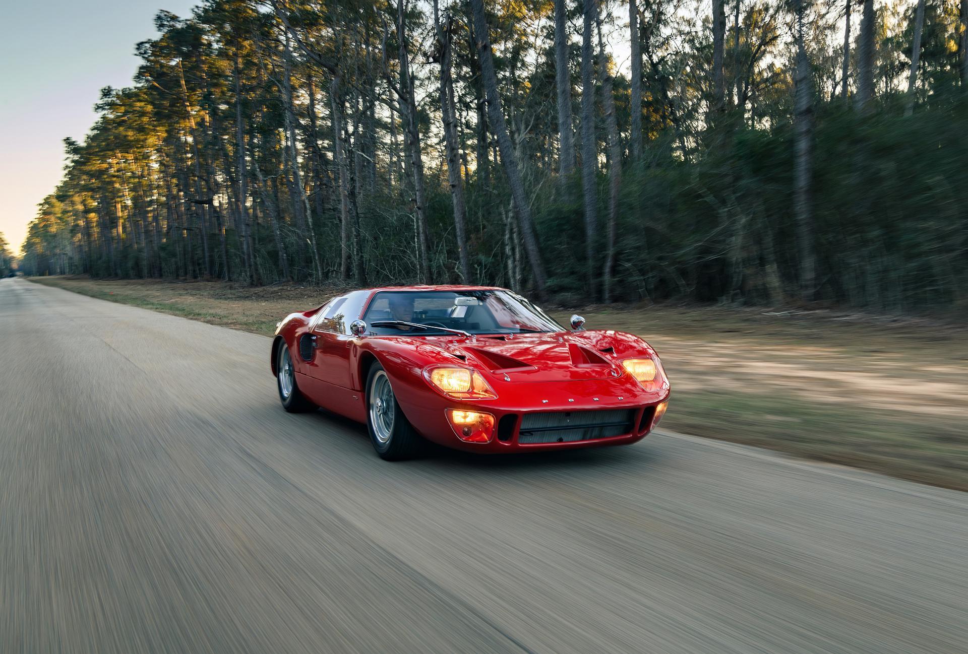 Ford GT40 Mk I - wyścigowa ikona w cywilnym wydaniu