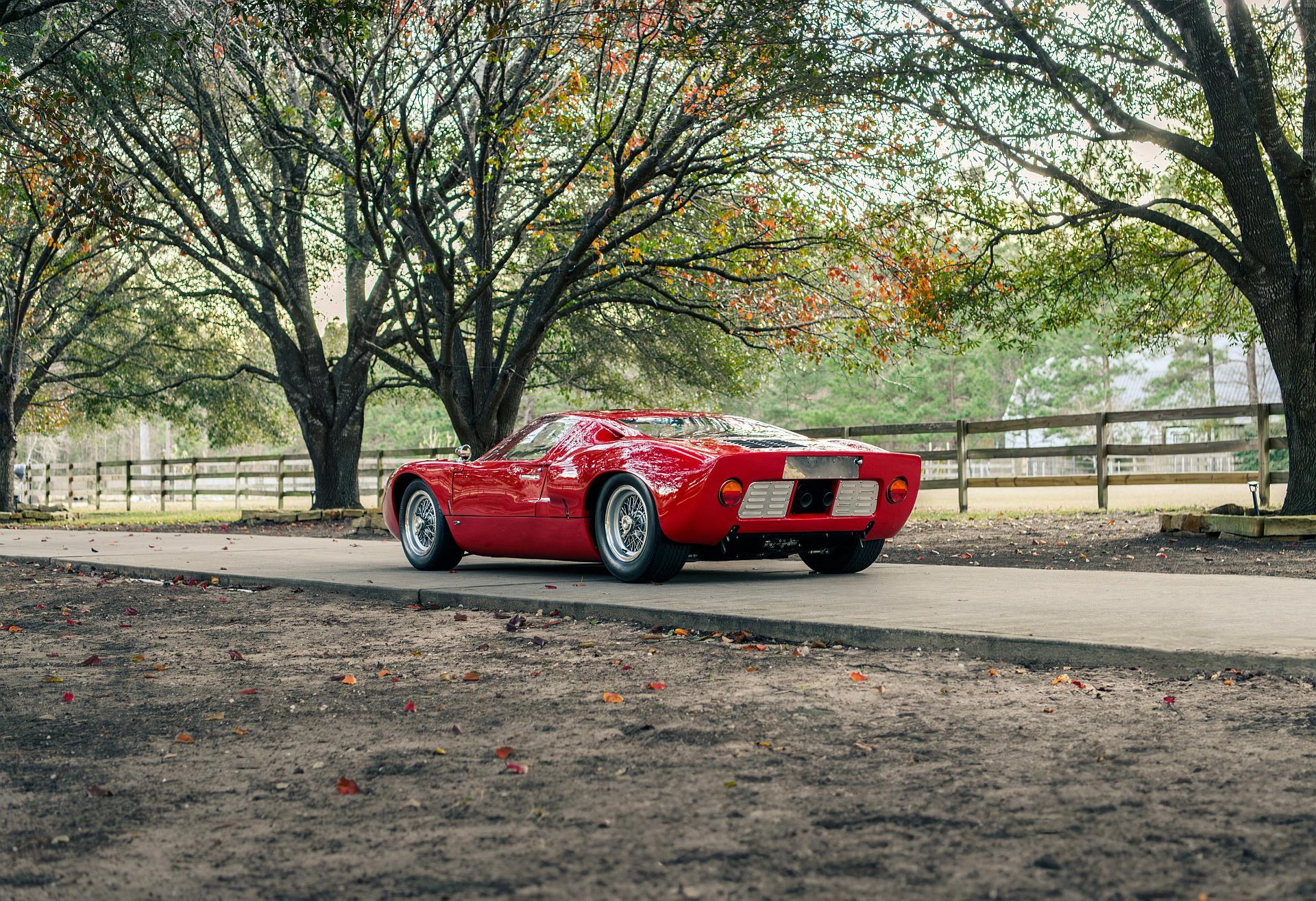 Ford GT40 Mk I - wyścigowa ikona w cywilnym wydaniu