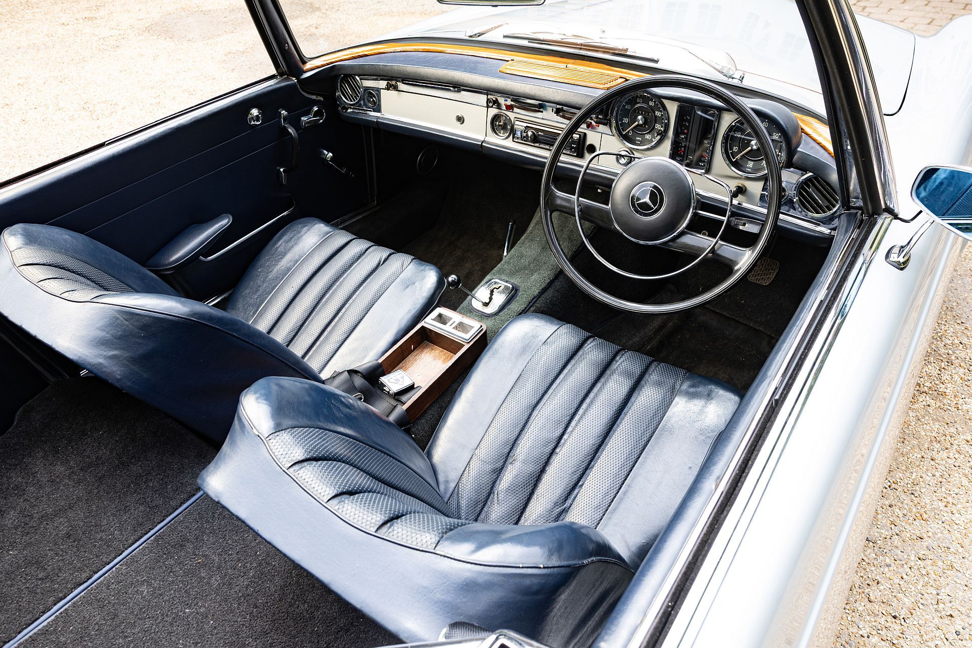 Mercedes-Benz 250 SL - klasyka z duszą rocka