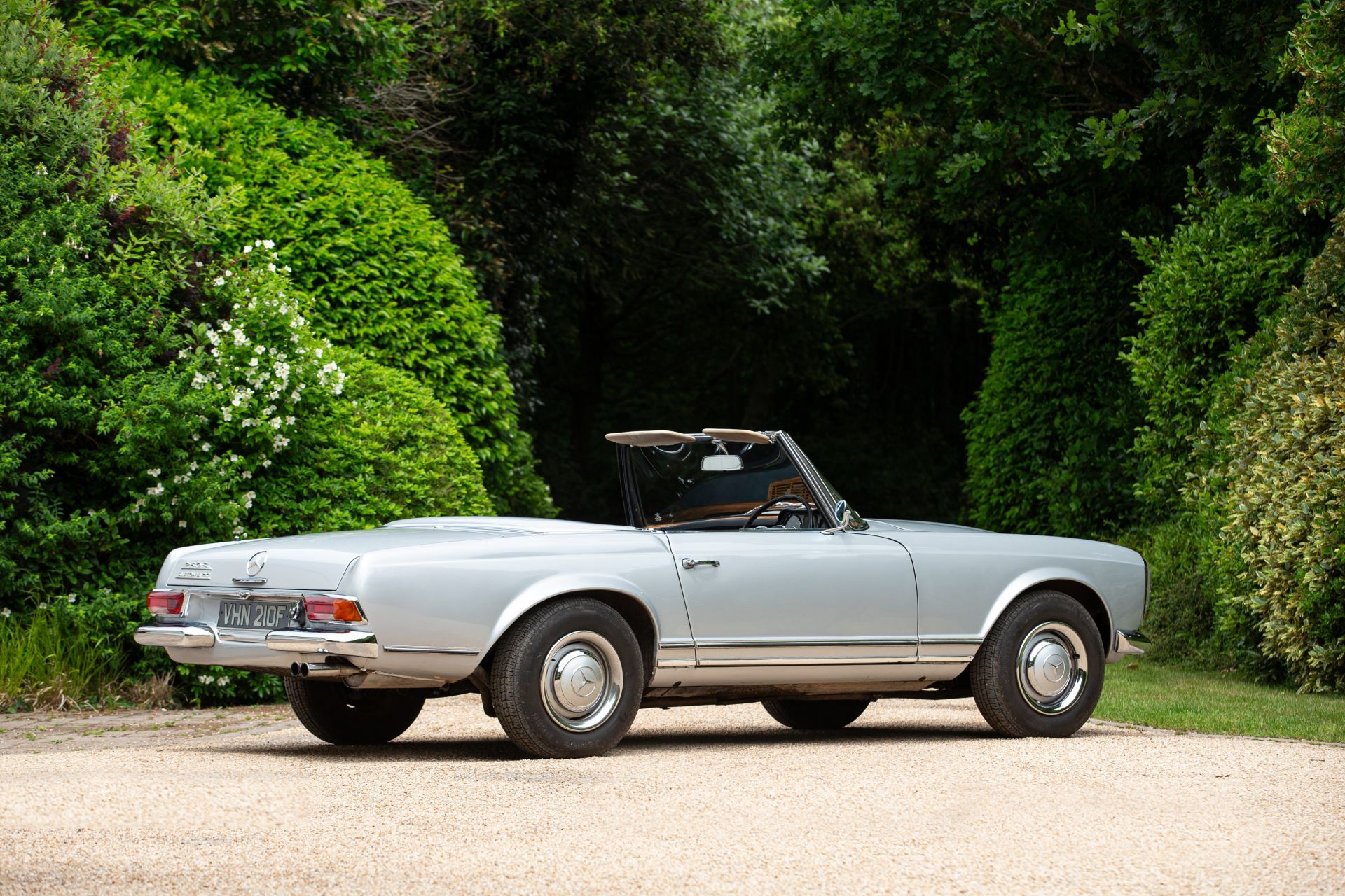 Mercedes-Benz 250 SL - klasyka z duszą rocka