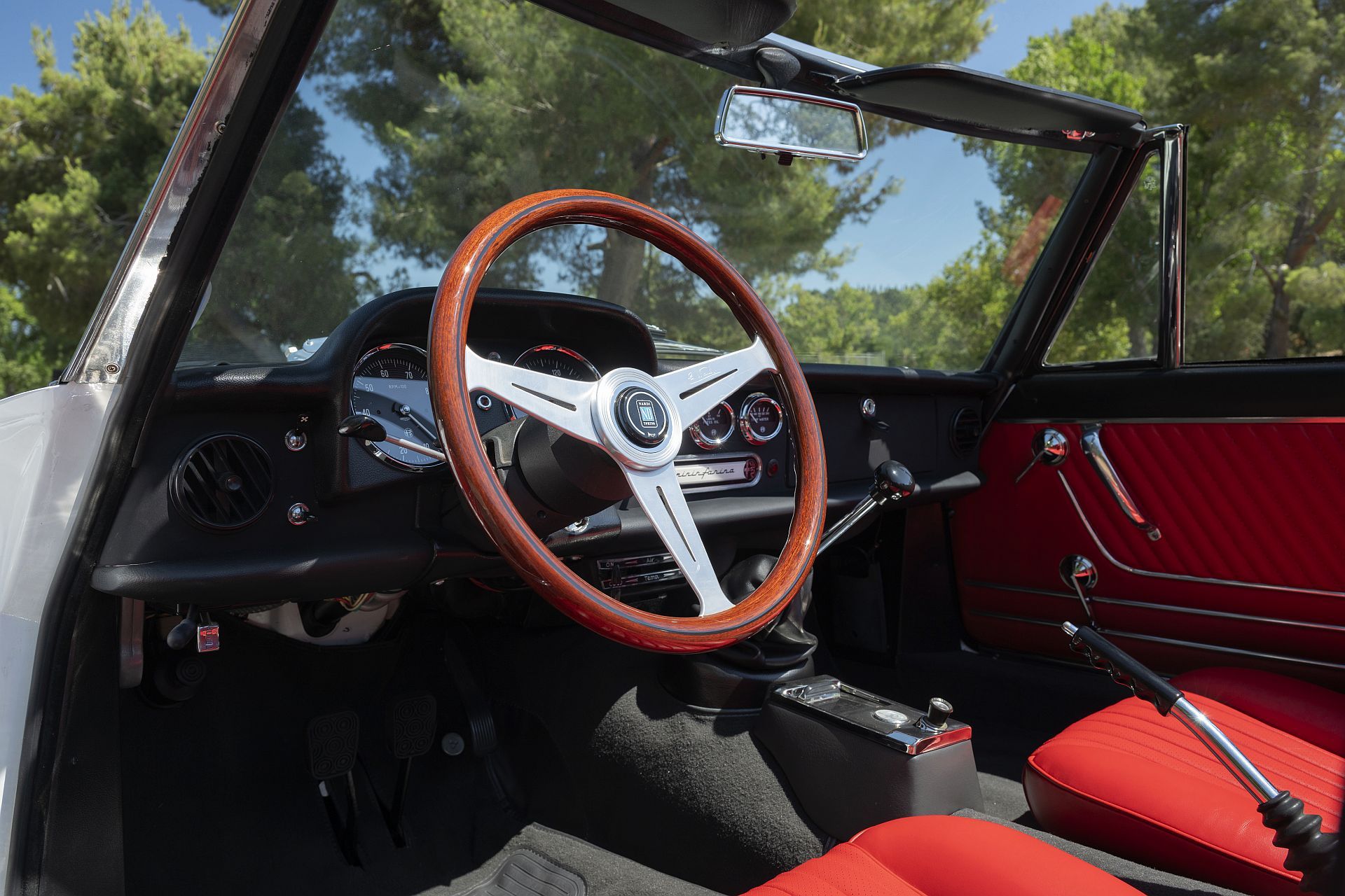 Alfa Romeo 1750 Spider nazywana przez Włochów "osso di seppia", czyli kość mątwy