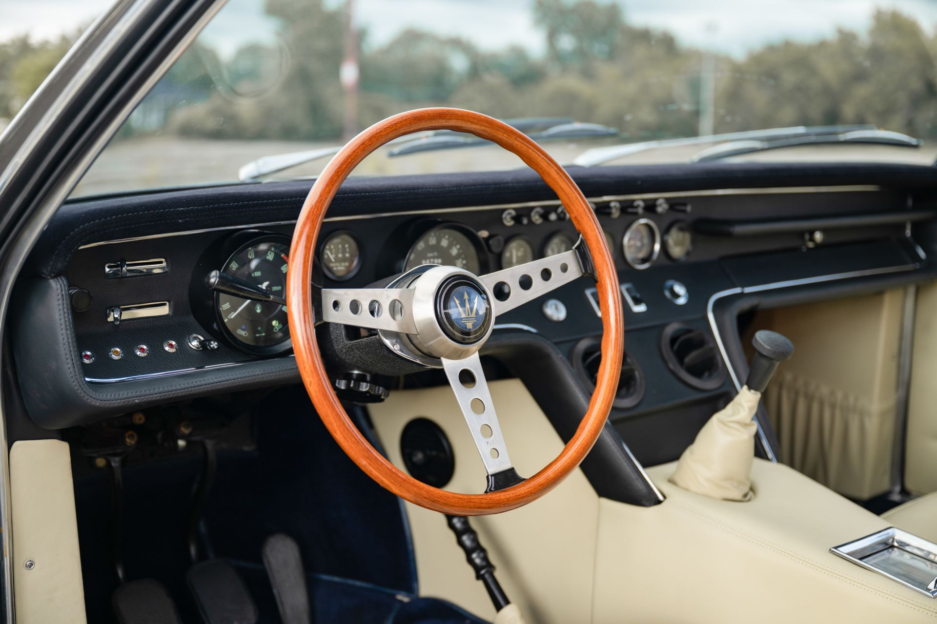 Maserati Ghibli 4.7 Spyder - włoska legenda z silnikiem V8