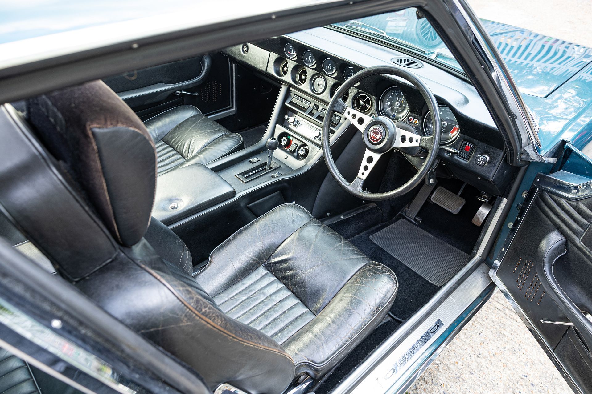 Klasyczny Jensen Interceptor II - brytyjska motoryzacja lat 70.