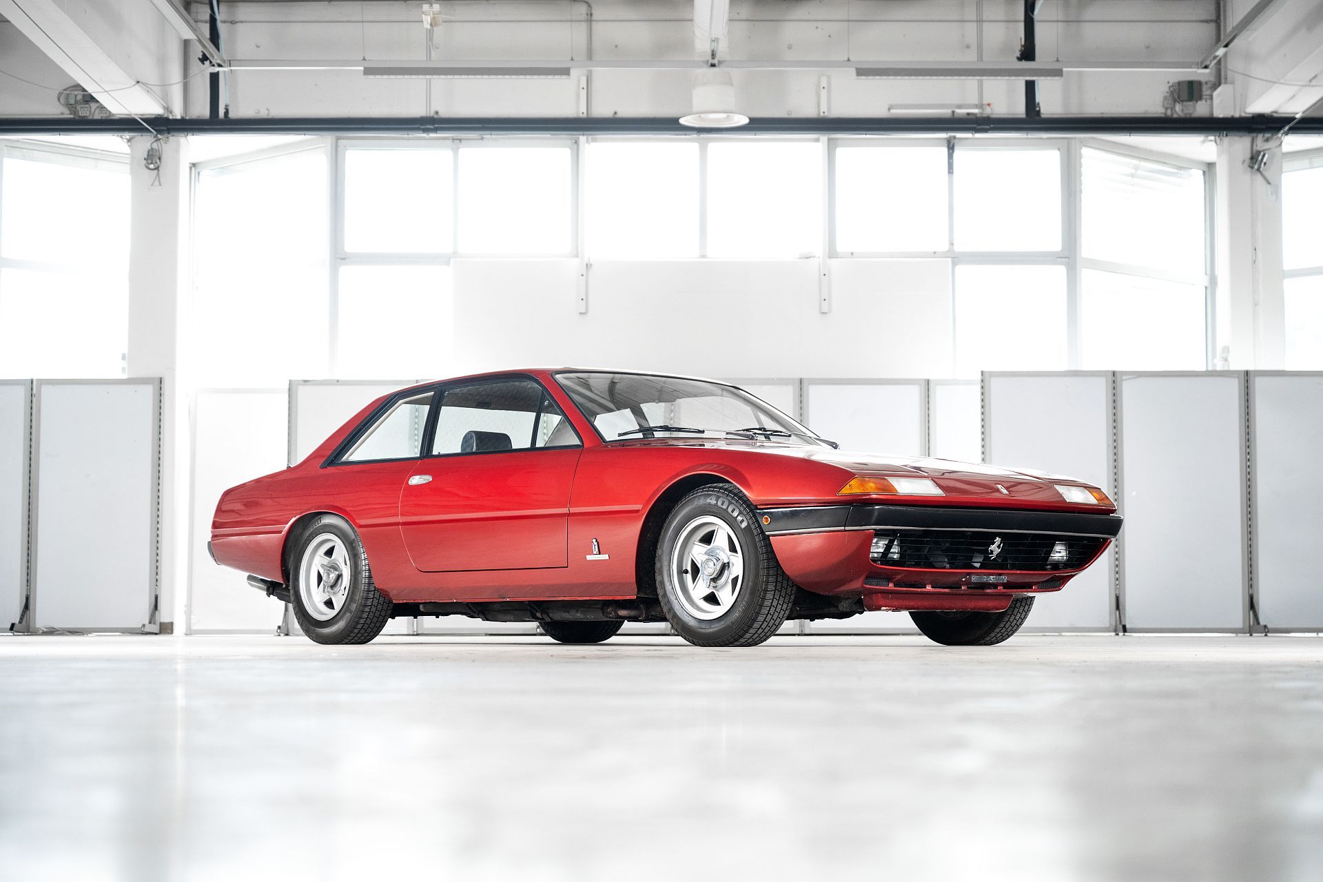 Niki Lauda i jego Ferrari 365 GT4 2+2