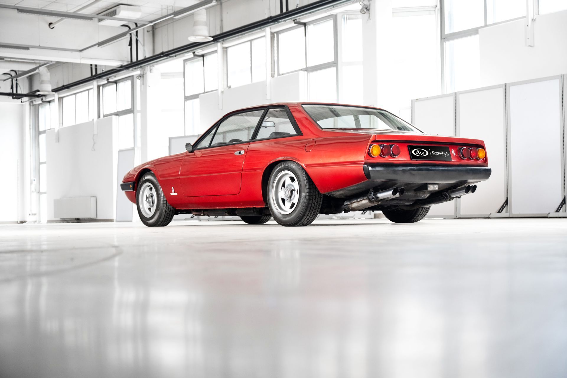 Niki Lauda i jego Ferrari 365 GT4 2+2