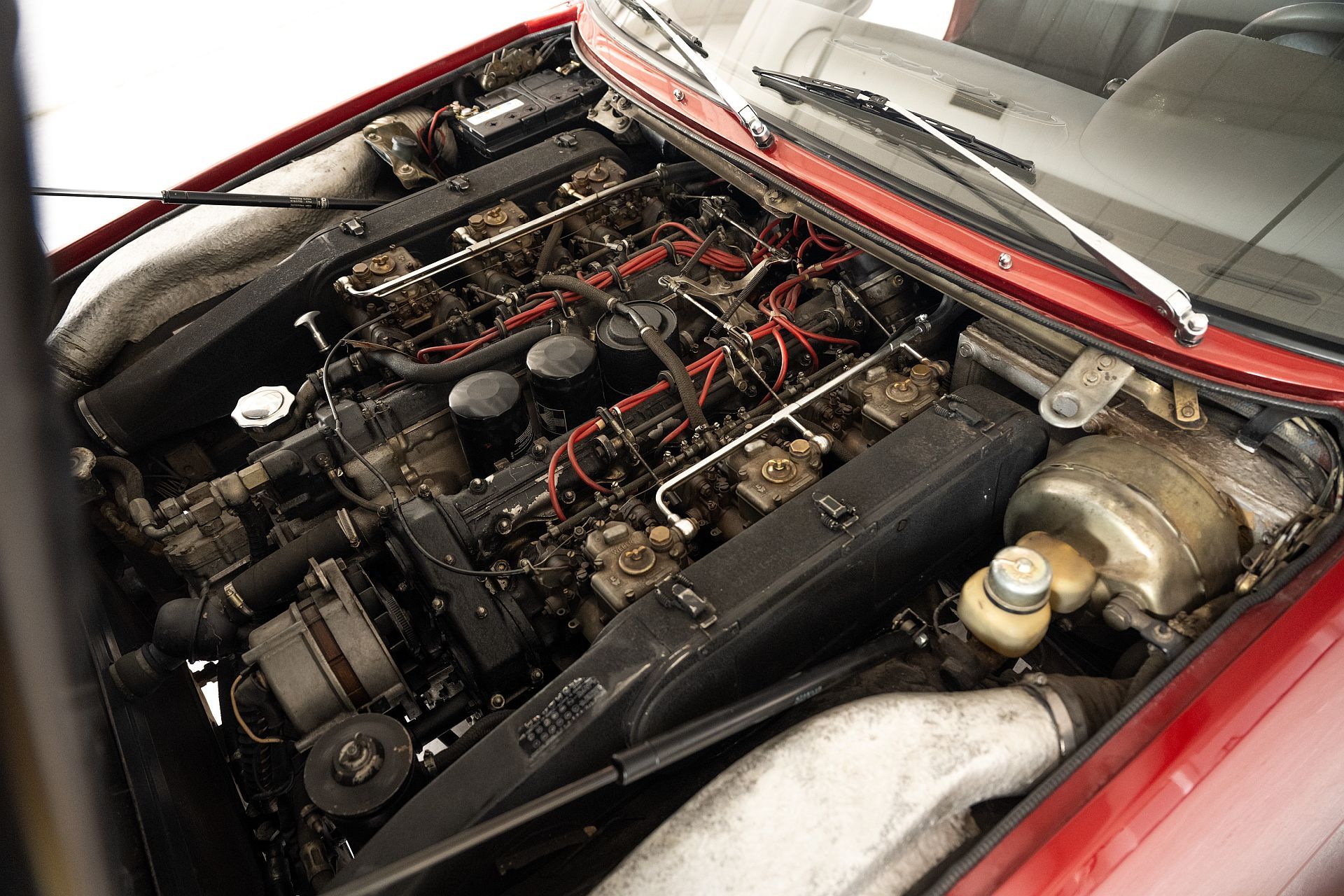 Niki Lauda i jego Ferrari 365 GT4 2+2