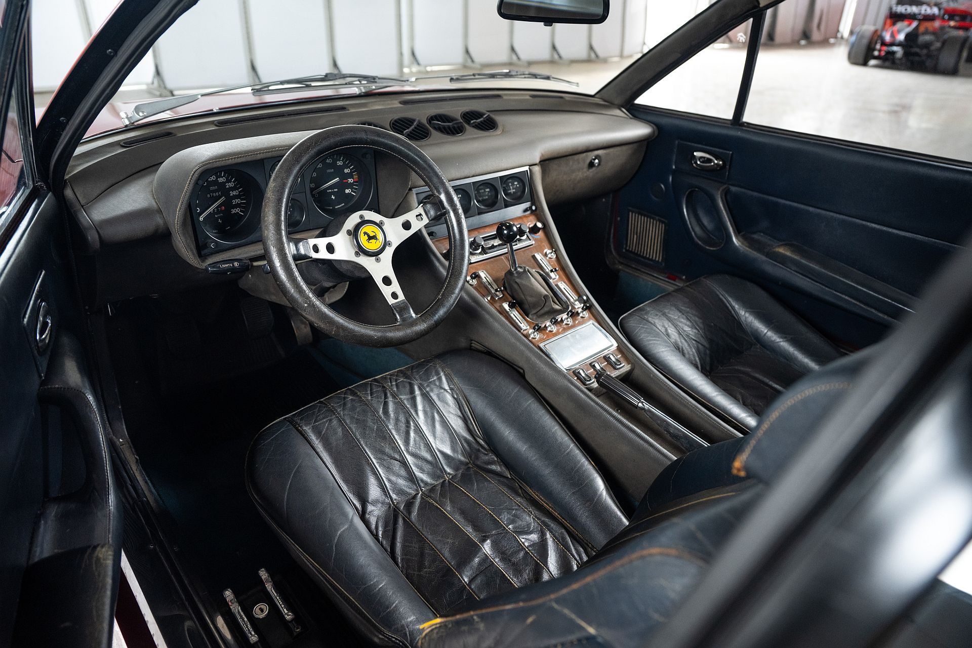 Niki Lauda i jego Ferrari 365 GT4 2+2