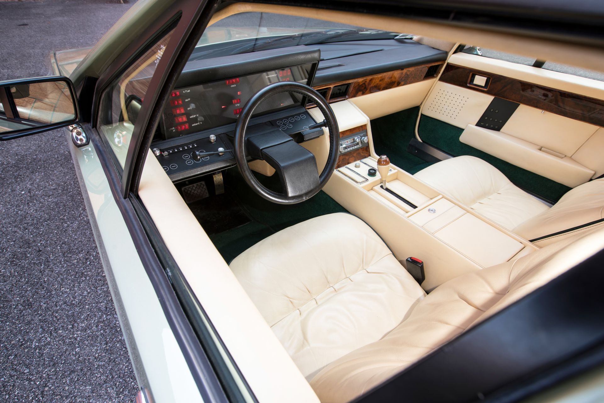 Aston Martin Lagonda
