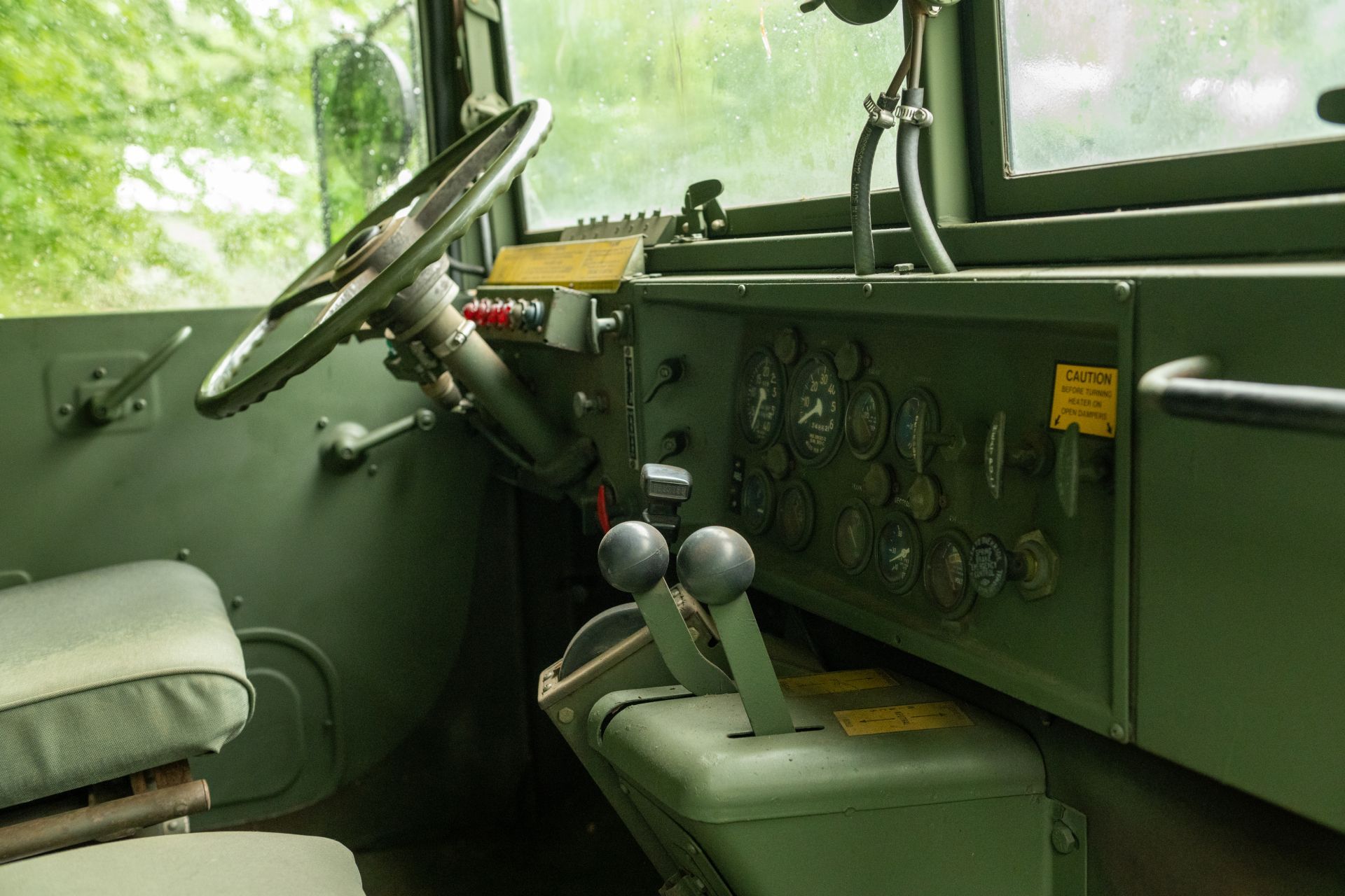 Ciężarówka z charakterem - AM General M925 - wojskowy kolos z lat 80.