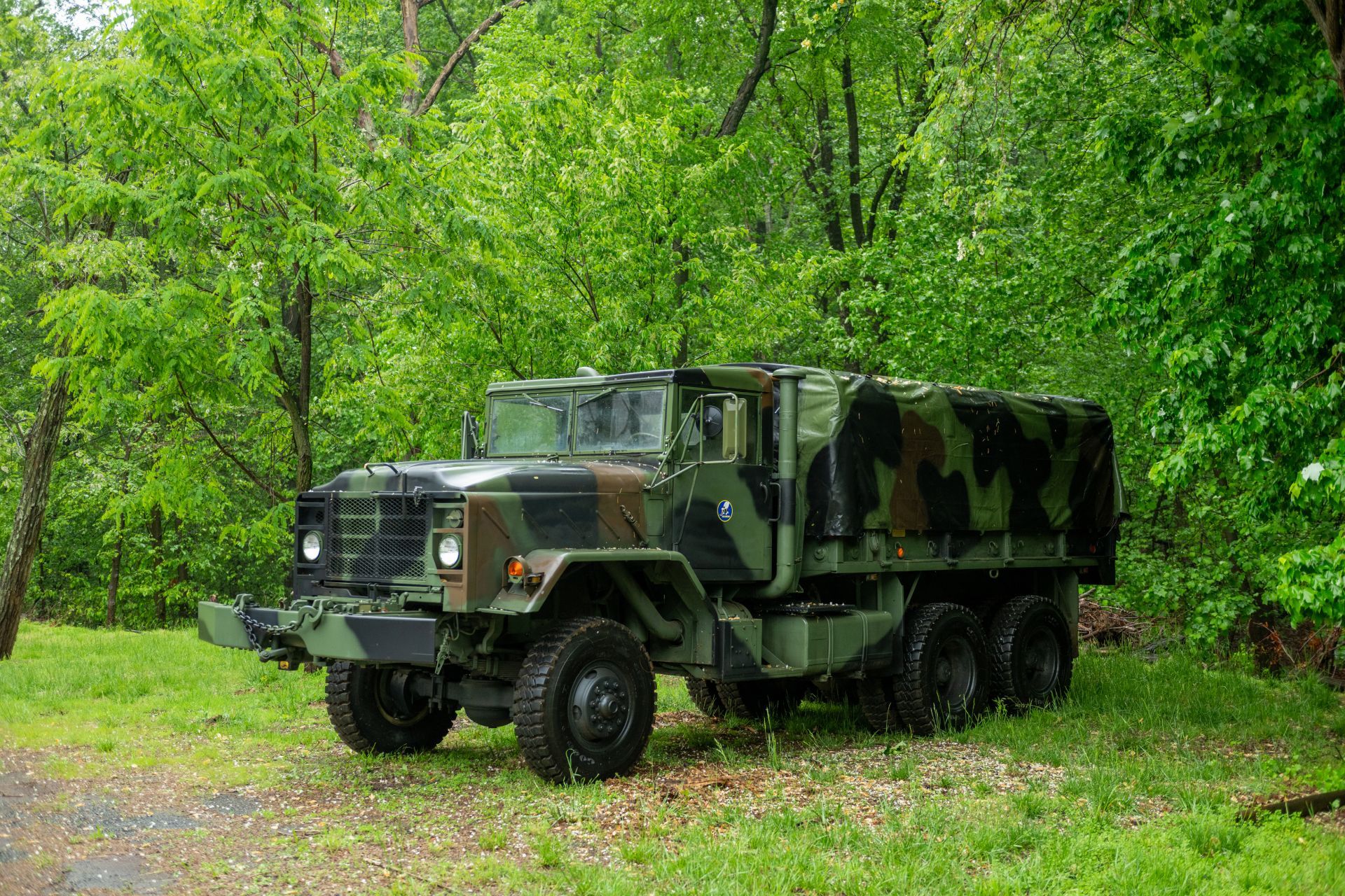 Ciężarówka z charakterem - AM General M925 - wojskowy kolos z lat 80.