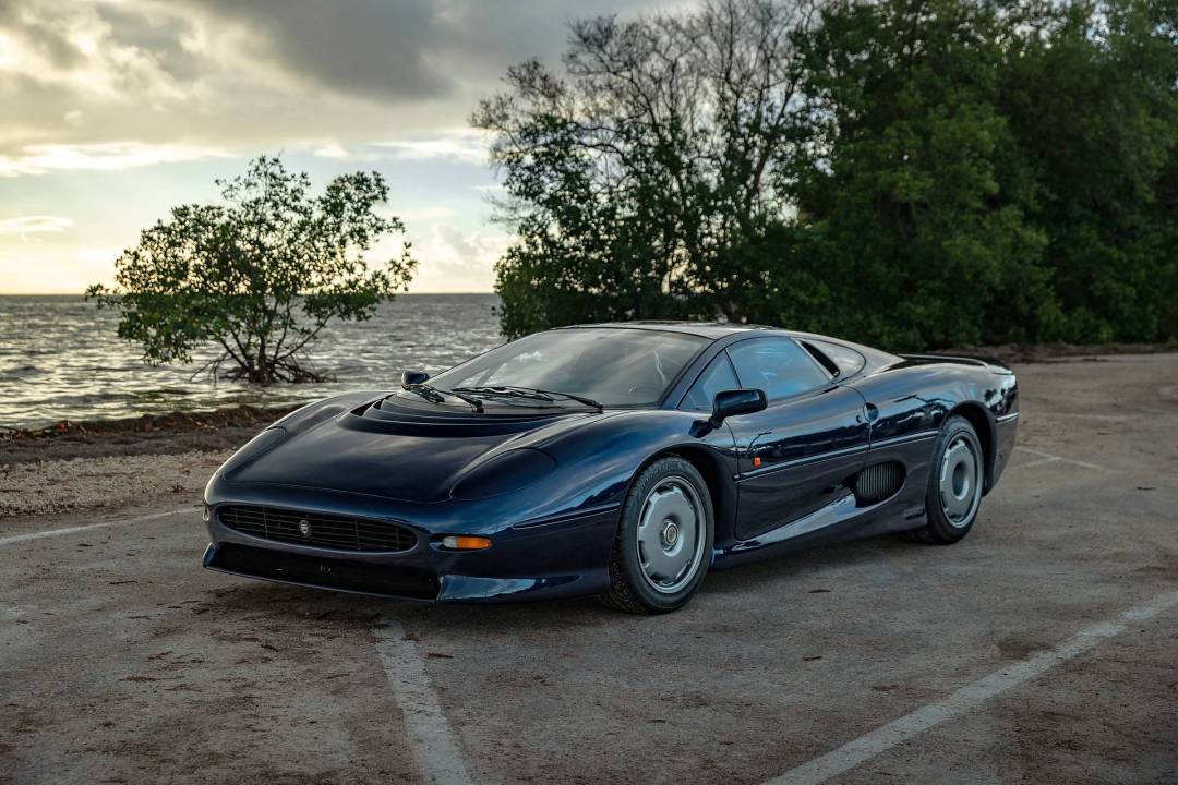 Jaguar XJ220