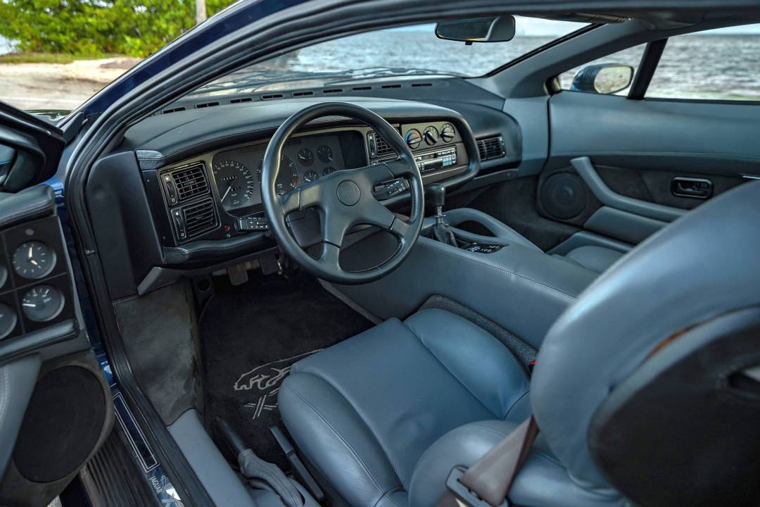 Jaguar XJ220
