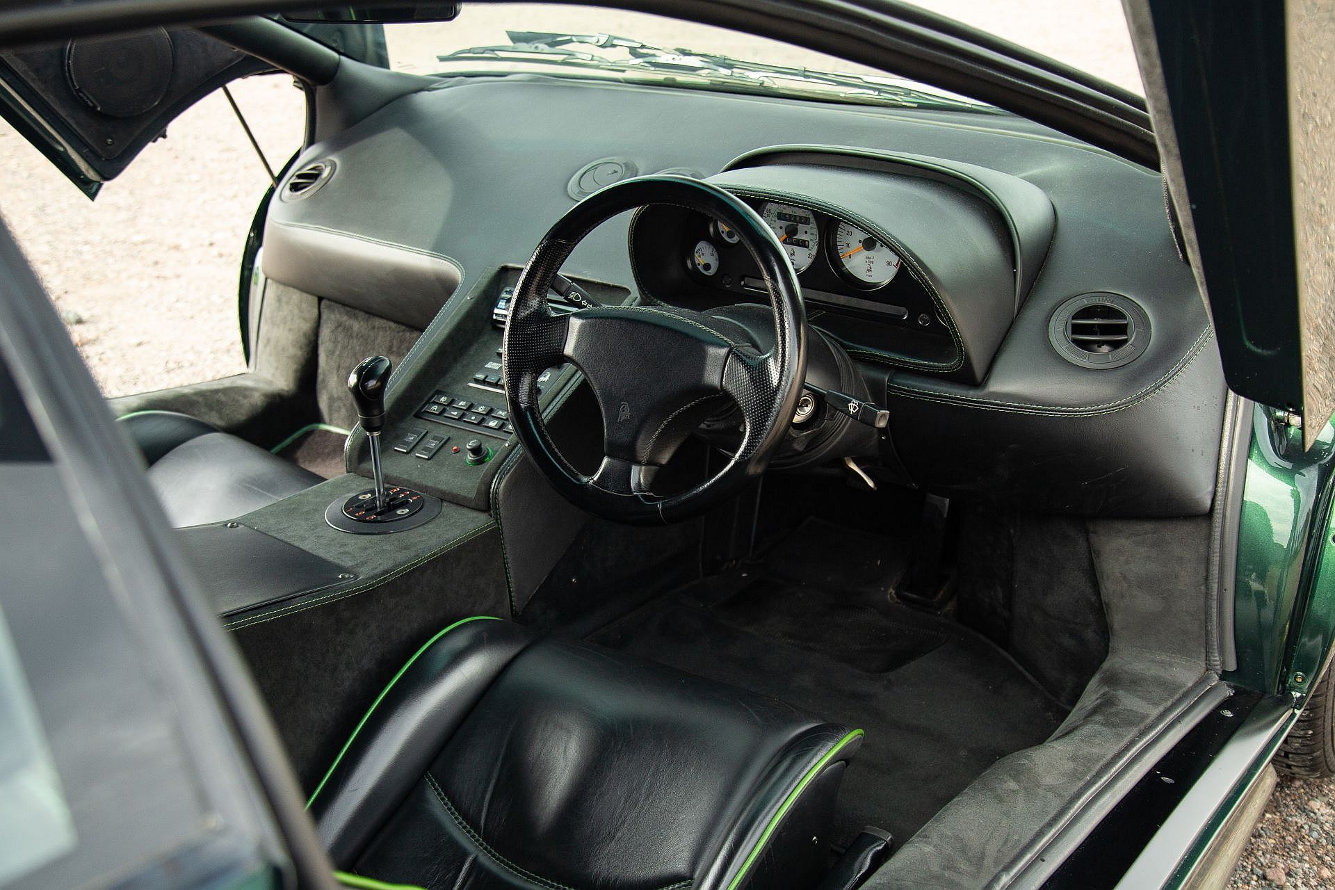 Lamborghini Diablo SV - ostatni prawdziwy supersamochód lat 90.