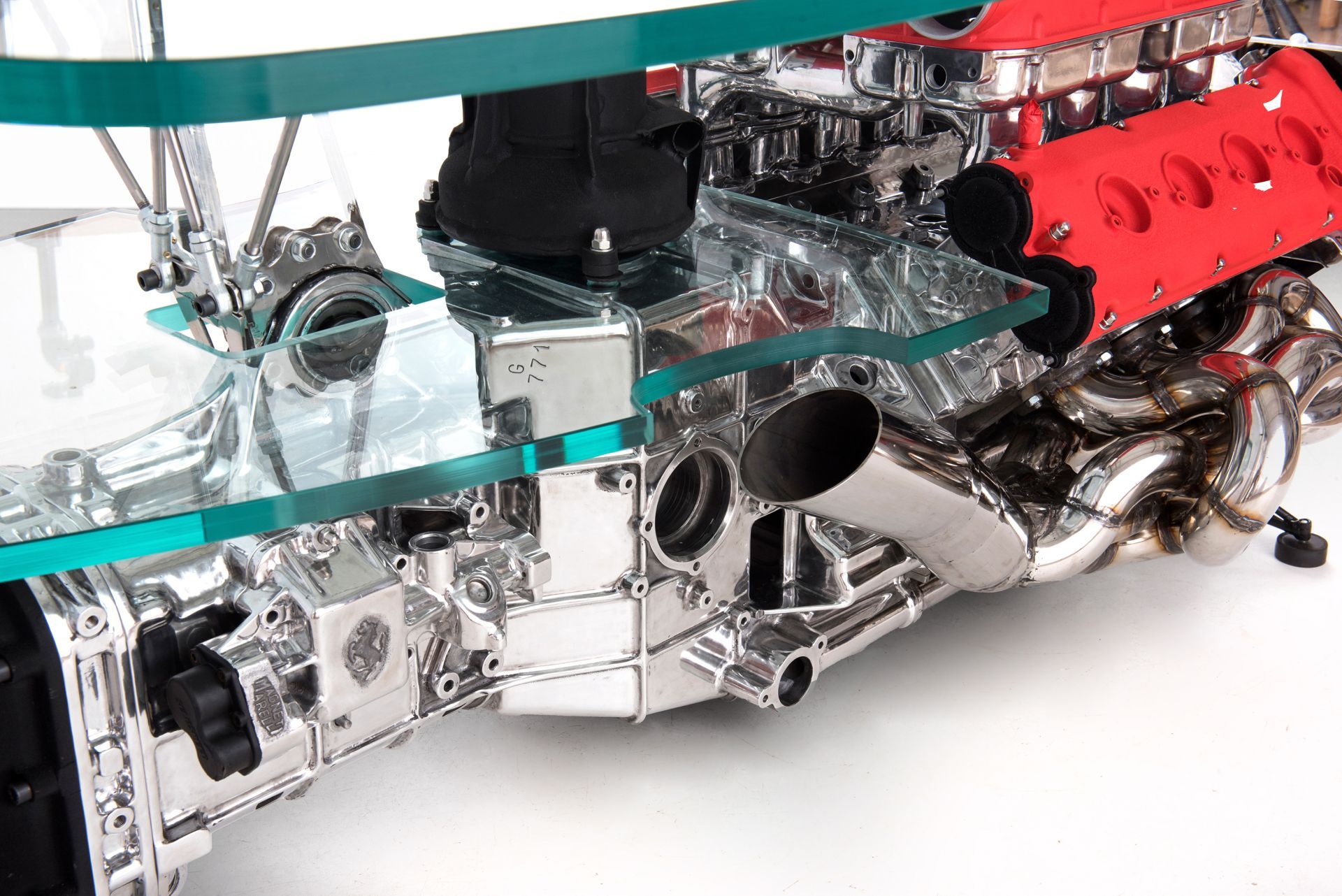 Ferrari w salonie - niezwykły stół z silnika V8