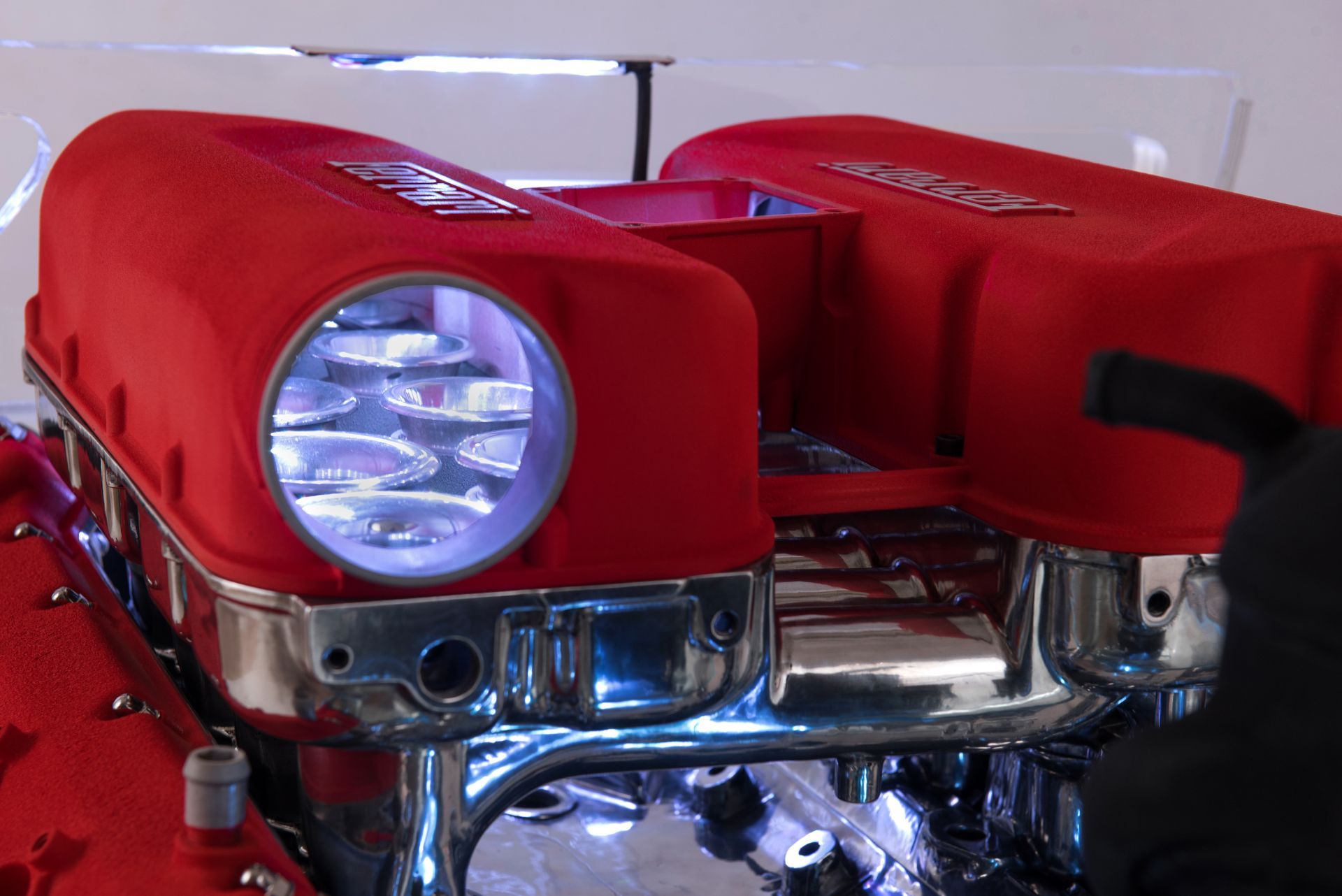 Ferrari w salonie - niezwykły stół z silnika V8