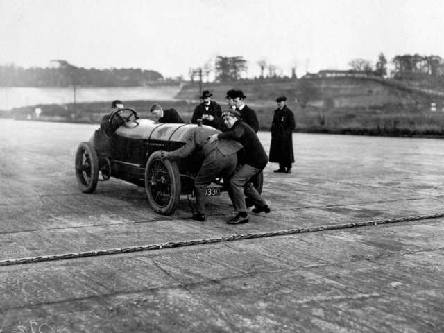 1909-blitzen-benz-during-record-run-at-brooklands