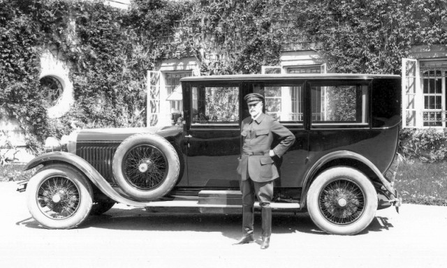 Pierwszy prezydent Czechosłowacji, T.G. Masaryk przed Škodą Hispano Suiza Limuzyna