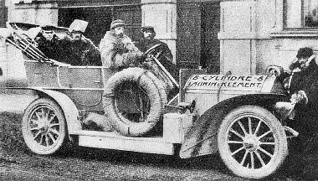 Pierwszy samochód Laurin & Klement z 8 cylindrowym silnikiem z 1907 roku