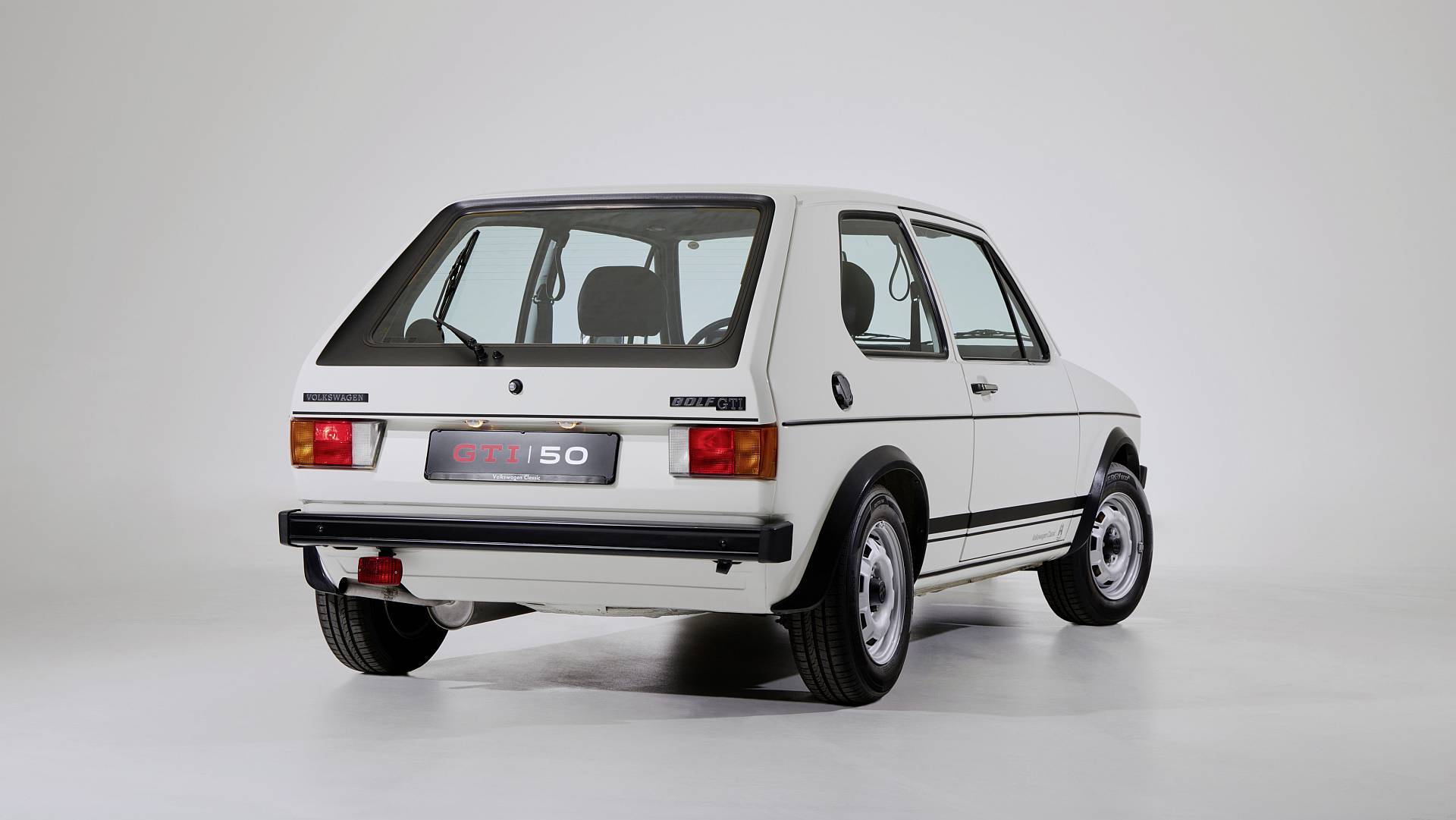 50 lat legendy - Volkswagen Golf GTI świętuje jubileusz i wkracza w erę elektryczną