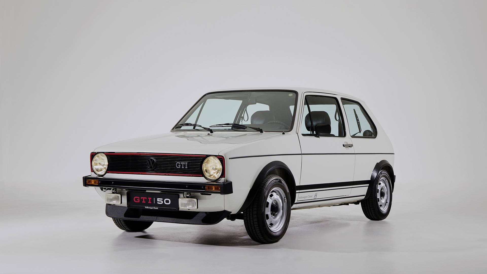 50 lat legendy - Volkswagen Golf GTI świętuje jubileusz i wkracza w erę elektryczną