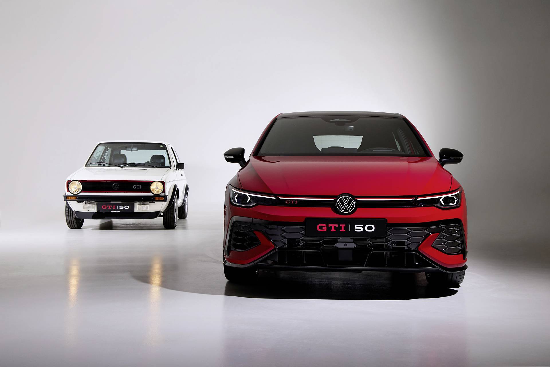 50 lat legendy - Volkswagen Golf GTI świętuje jubileusz i wkracza w erę elektryczną