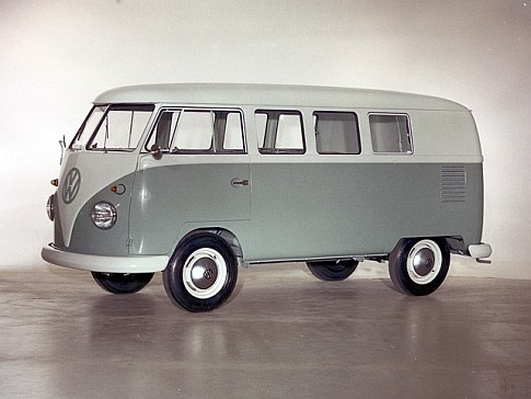 Volkswagen Transporter „Bulli” obchodzi swoje 60-te urodziny