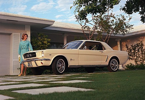 Oficjalna sprzedaż Forda Mustanga vs. samochód „spod lady”