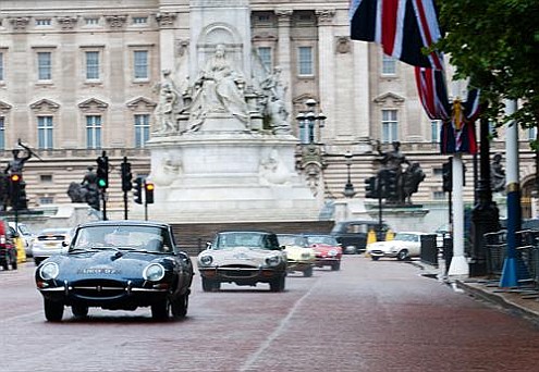 50 Jaguarów E-Type wyjechało na ulicę