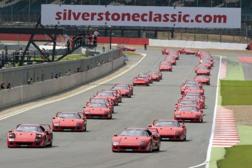 60 egzemplarzy Ferrari F40 na torze Silverstone