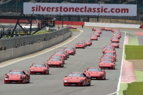 60 egzemplarzy Ferrari F40 na torze Silverstone