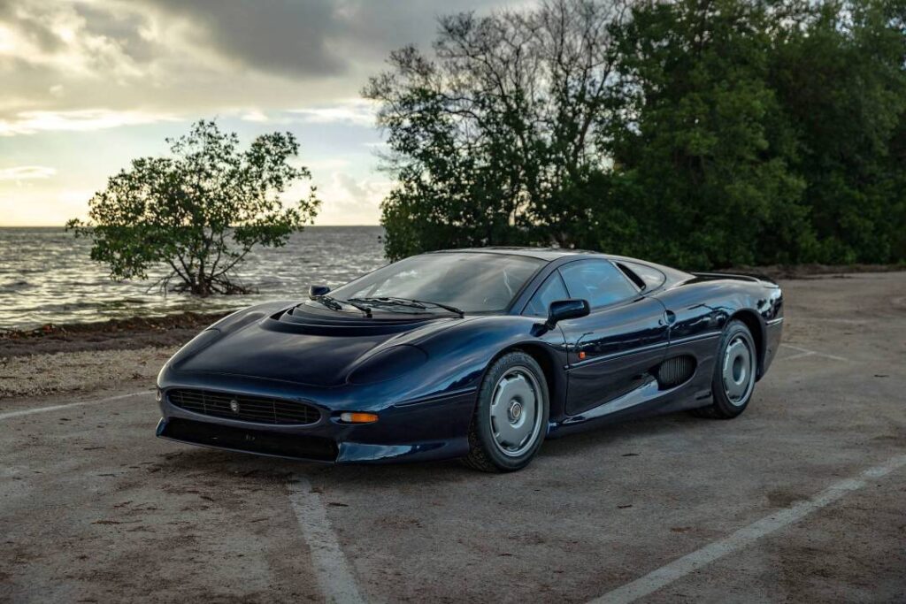 Jaguar XJ220 – ikona supersamochodów lat 90.