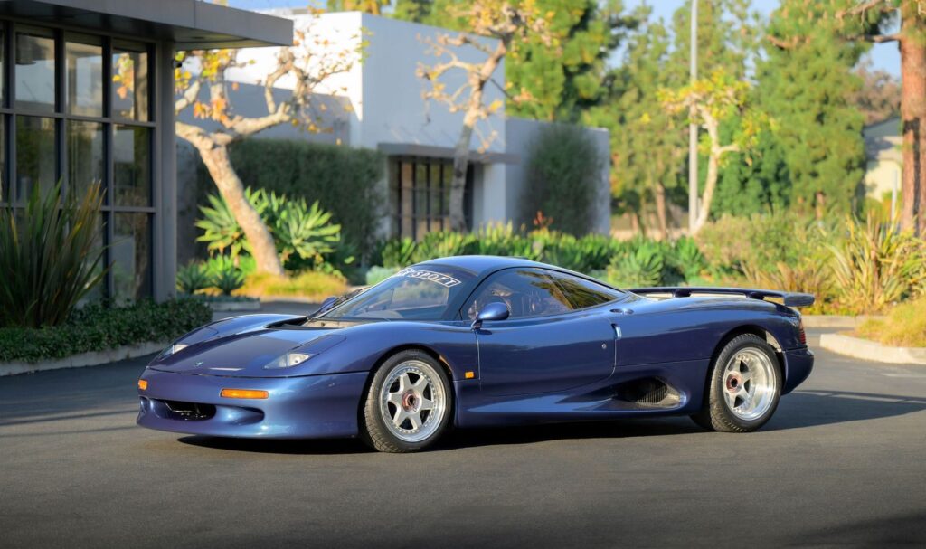 Jaguar XJR-15 – z toru na drogi