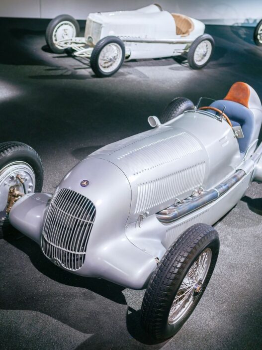 Srebrna strzała: 90 lat temu zadebiutował Mercedes-Benz W 25