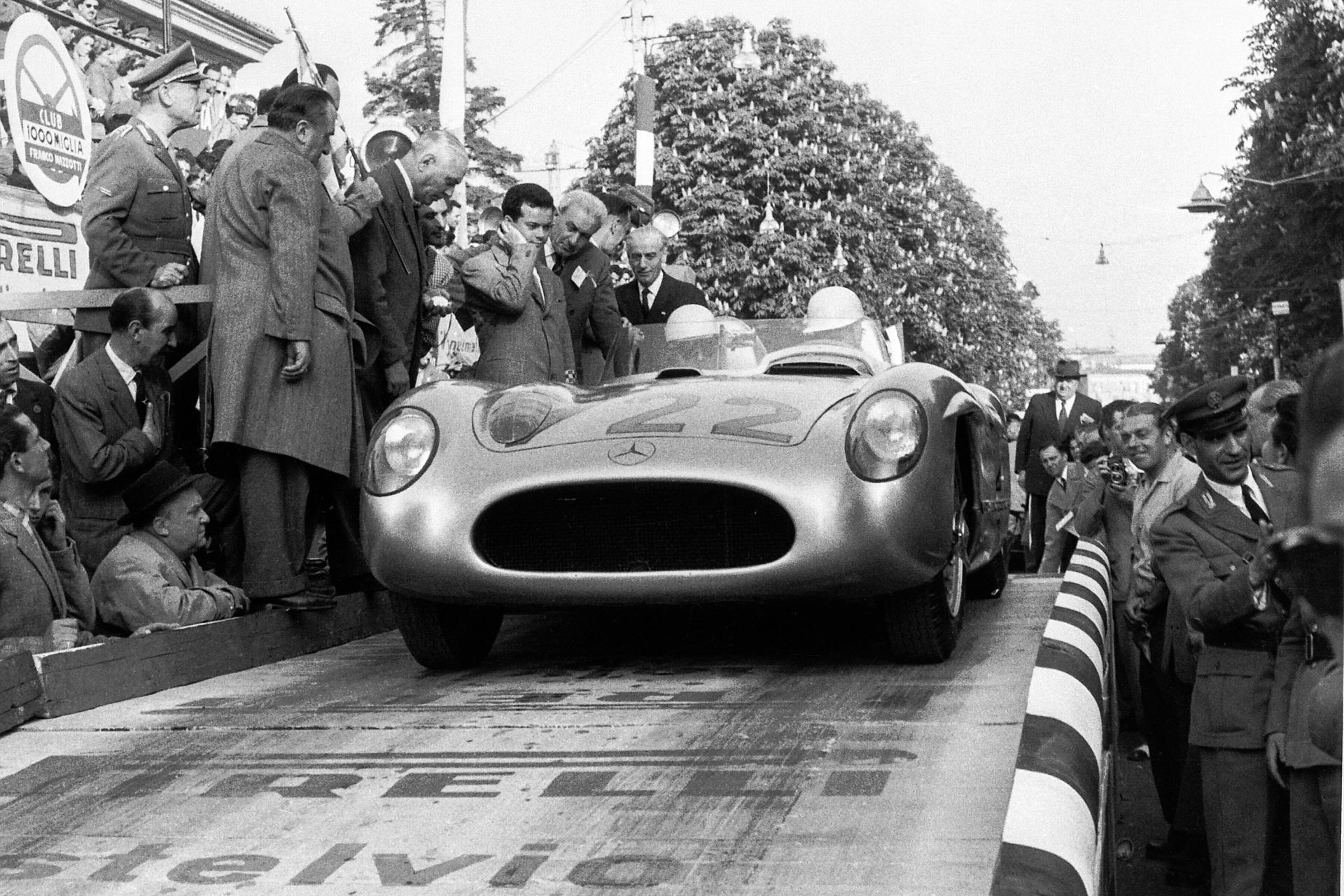 Mercedes-Benz 300 SLR "722" - legenda wyścigu Mille Miglia