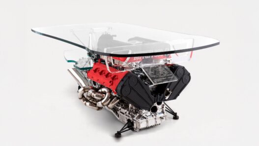 Ferrari w salonie - niezwykły stół z silnika V8