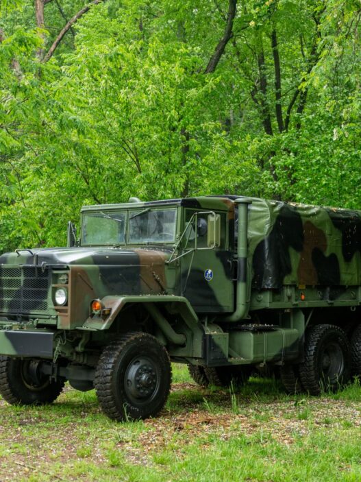 Ciężarówka z charakterem - AM General M925 - wojskowy kolos z lat 80.