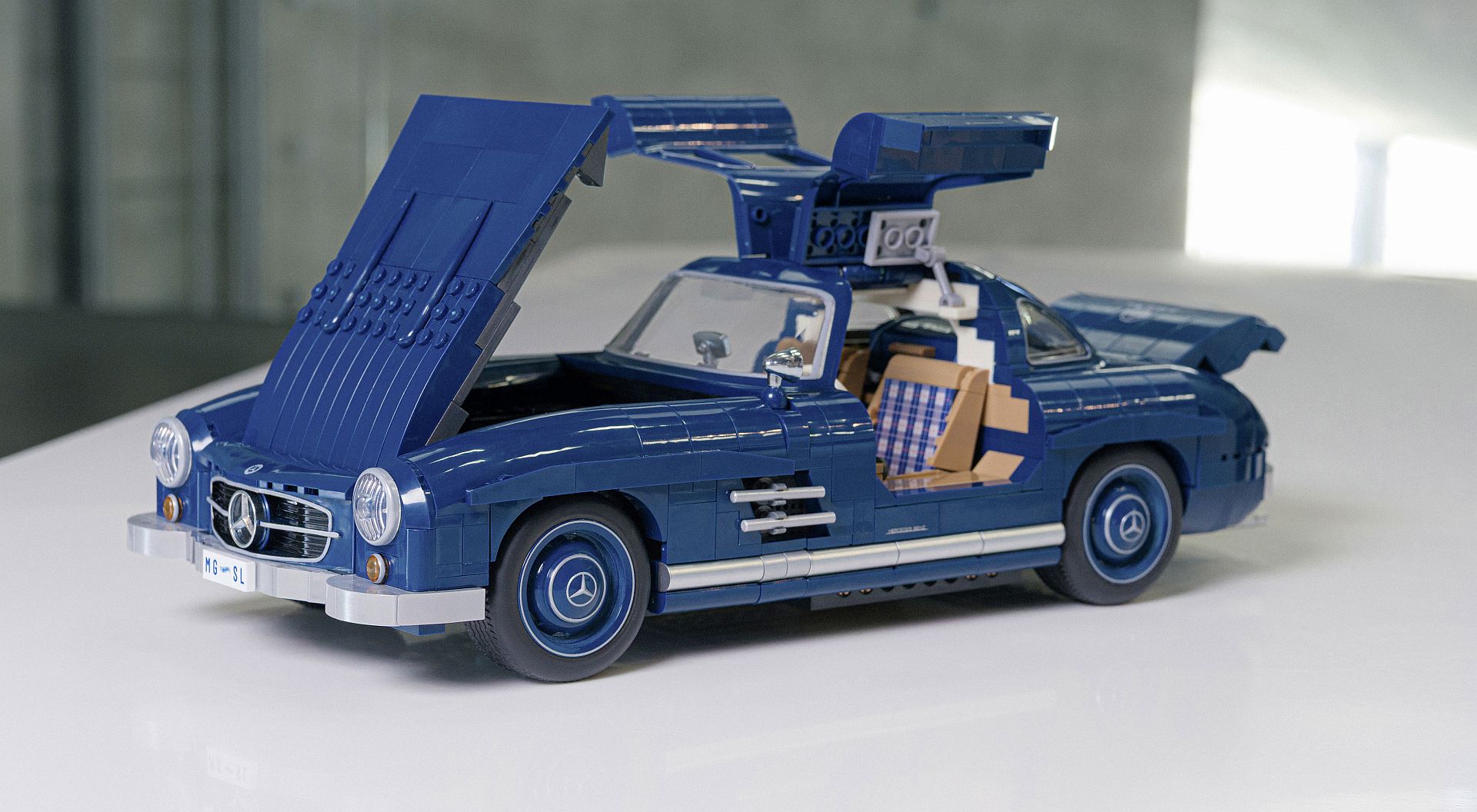 Mercedes-Benz 300 SL w skali 1:12 od Mattel Brick Shop