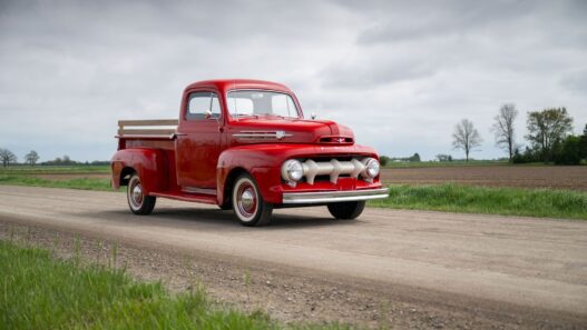 Zabytkowy Ford F-1 - styl, moc i historia na kołach