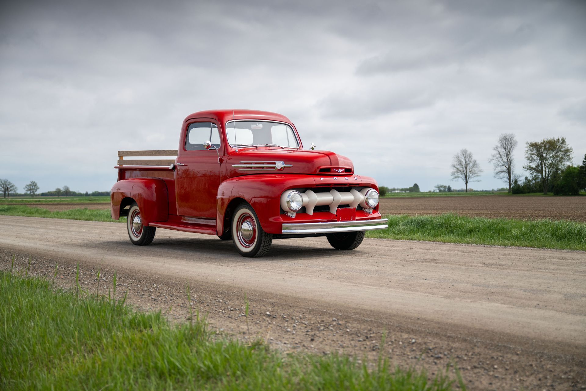 Zabytkowy Ford F-1 - styl, moc i historia na kołach