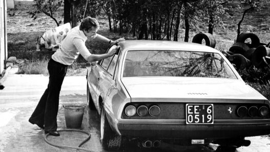 Niki Lauda i jego Ferrari 365 GT4 2+2